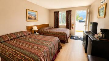 2 Beds Room 1 Queen Bed and 1 Double Bed