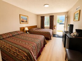 2 Beds Room 1 Queen Bed and 1 Double Bed | Free WiFi, bed sheets