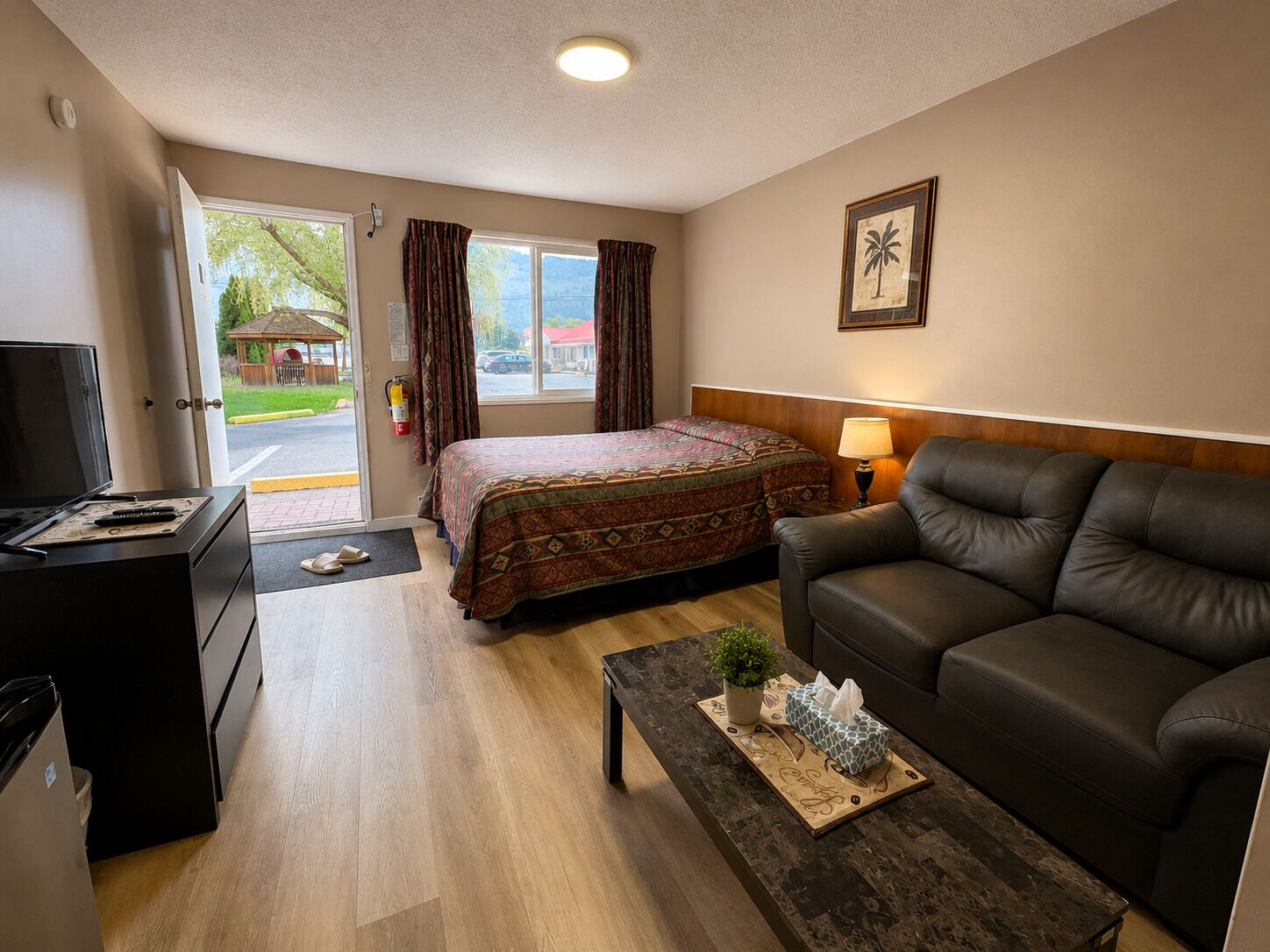 Standard Double Room, 1 Queen Bed | Living area