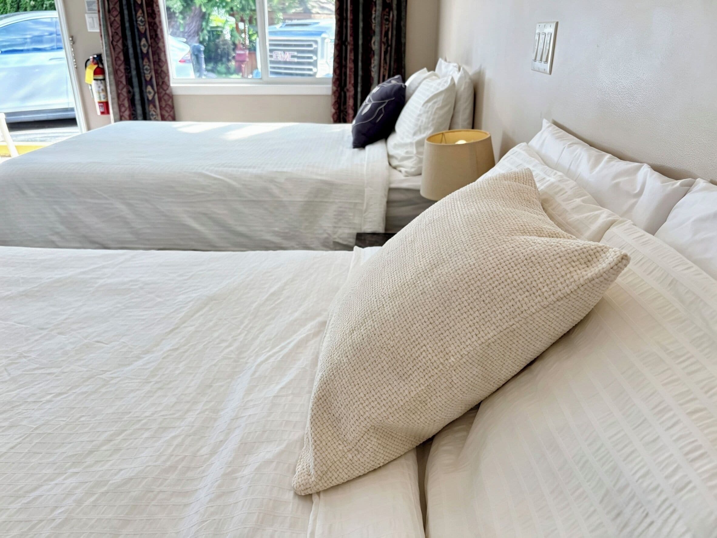 2 Queen Beds | Free WiFi, bed sheets