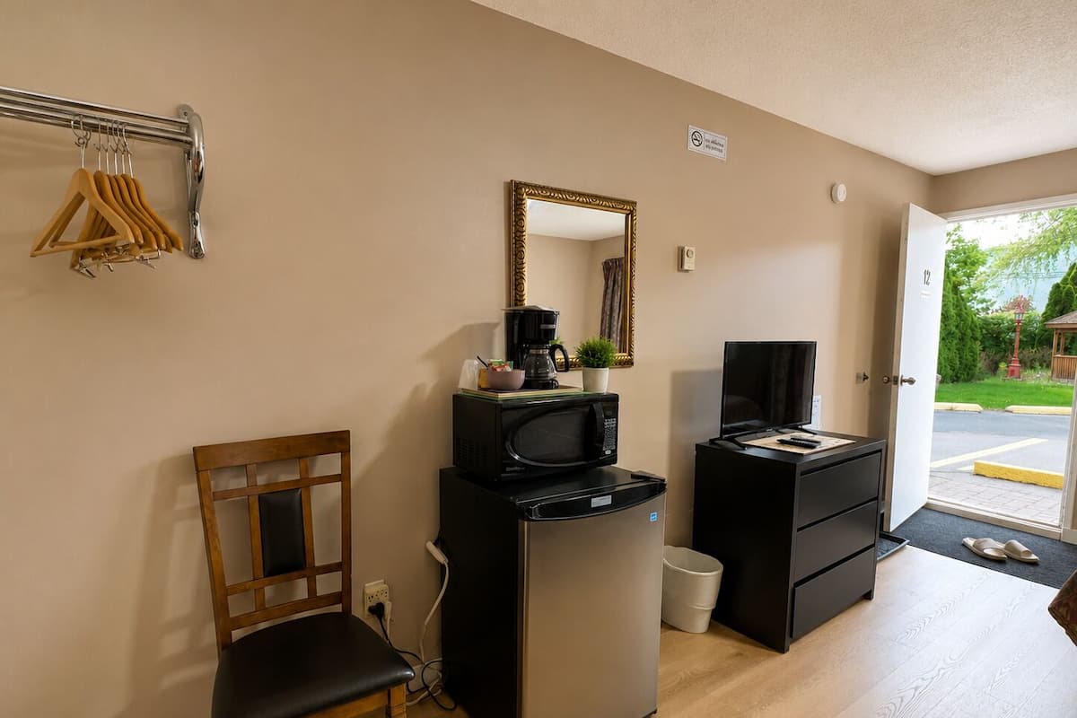 Standard Double Room, 1 Queen Bed | Free WiFi, bed sheets