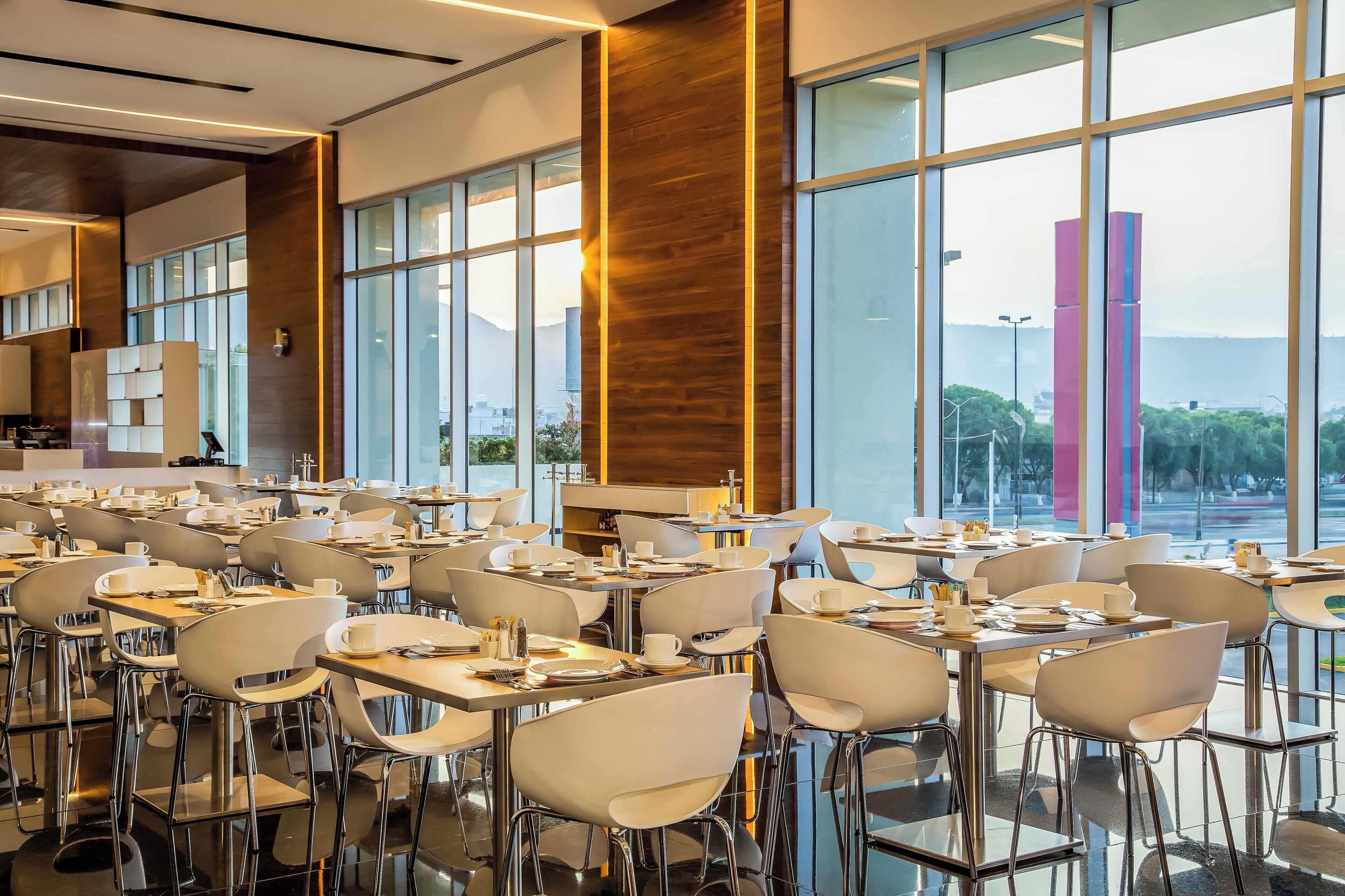 Se sirven desayunos, comidas, cenas y cocina internacional 