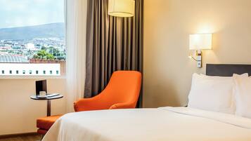 Habitación superior, 1 cama King size | Caja de seguridad en la habitación y escritorio