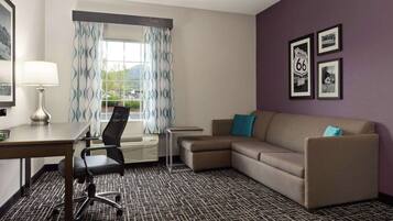 Literie de qualité supérieure, surmatelas, bureau, rideaux occultants