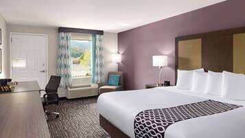 Literie de qualité supérieure, surmatelas, bureau, rideaux occultants