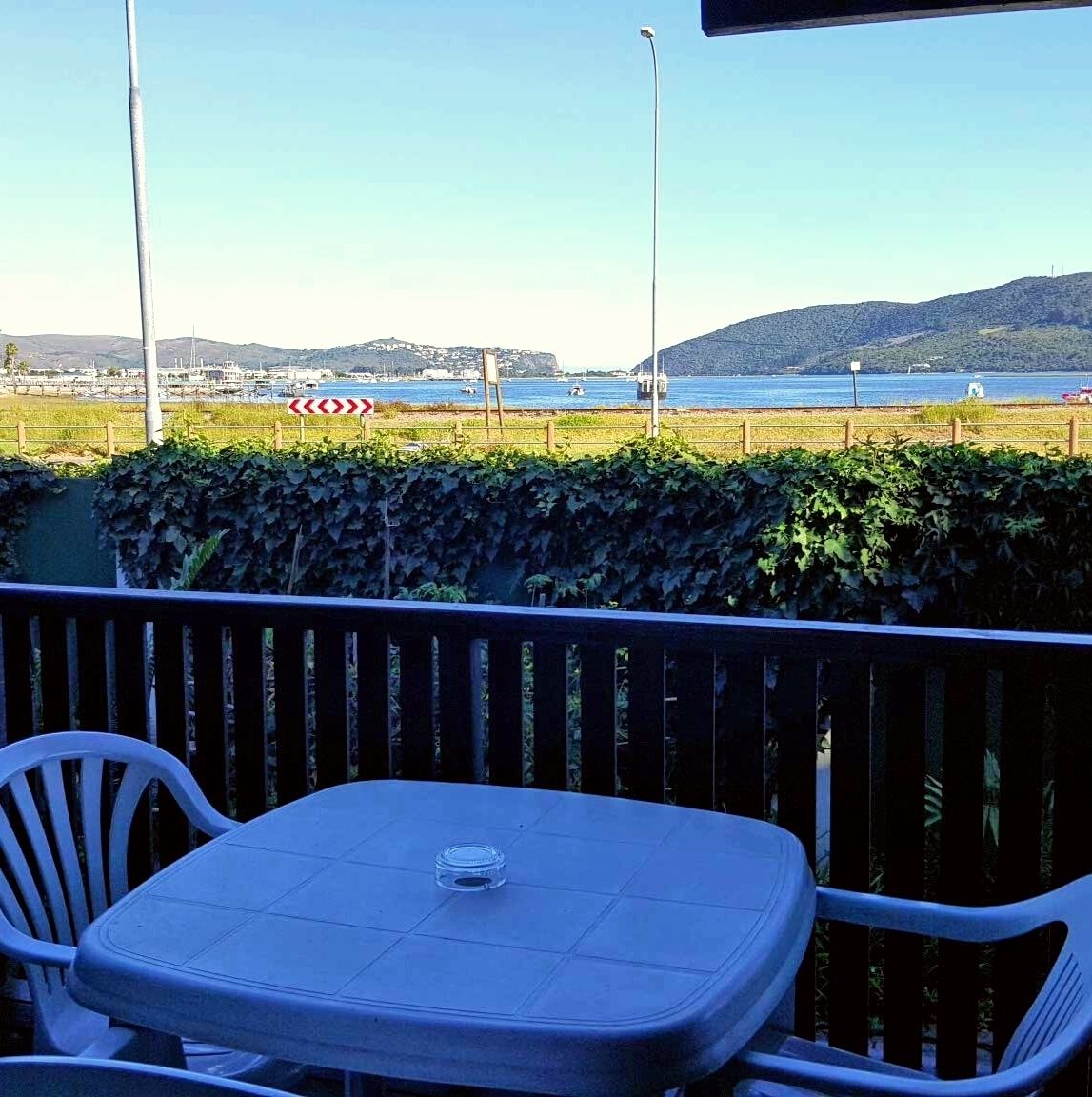 패밀리룸 (of 3) | 발코니