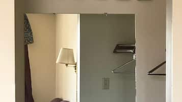 Desk, soundproofing, free WiFi