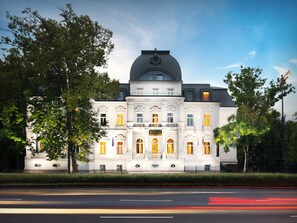 A historic building with a central dome, symmetrical facade, and multiple windows. - Mirage Medic Hotel (Budapest)