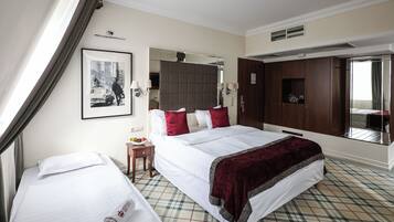 Superior Triple Room | Minibar, in-room safe, blackout drapes, soundproofing