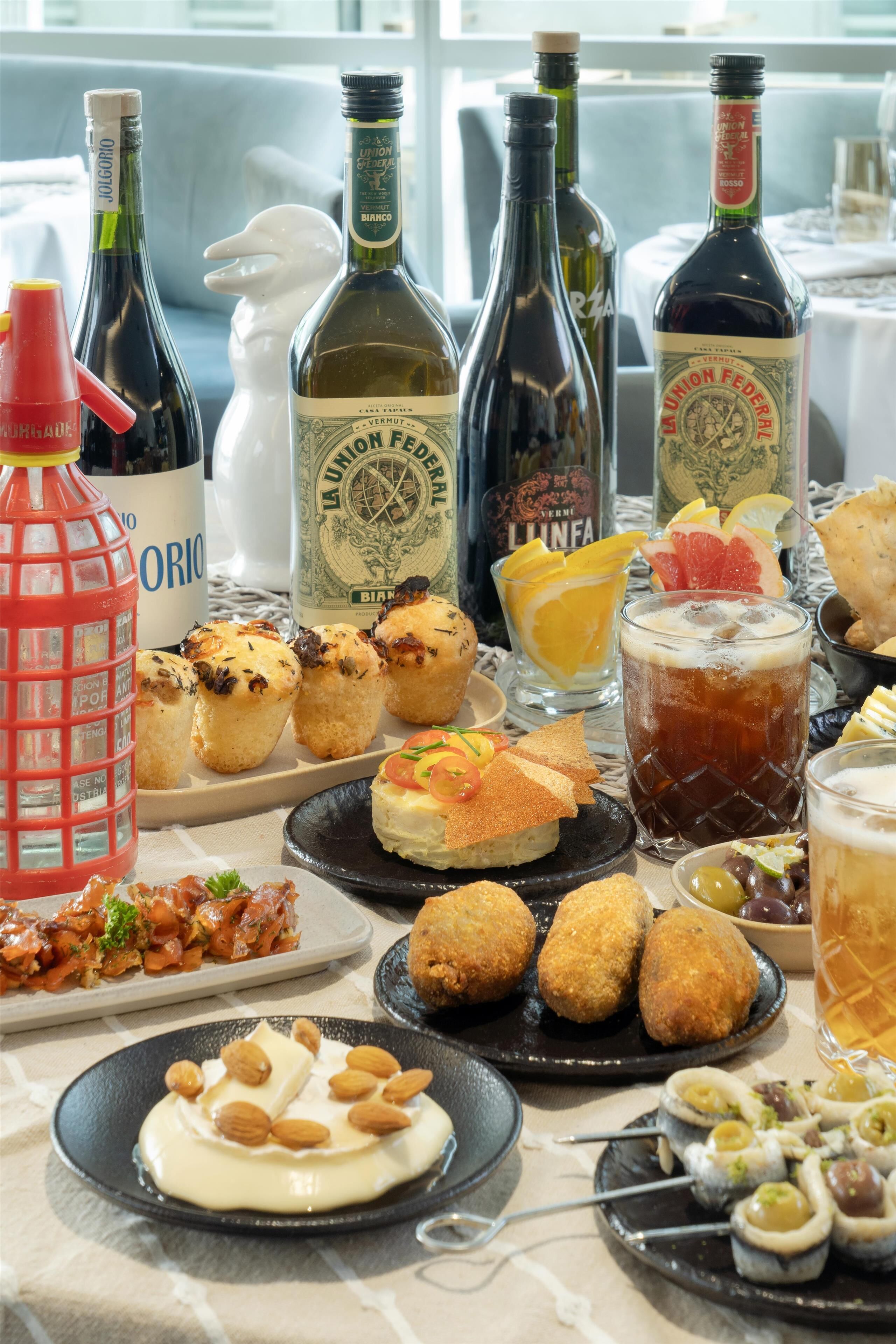 朝食 (ビュッフェ)、毎日提供 (有料)