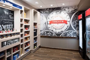 Snack bar - Hampton Inn & Suites Hudson (Hudson)