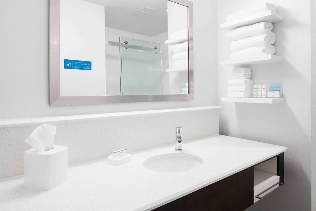 Bathroom | Free toiletries, towels