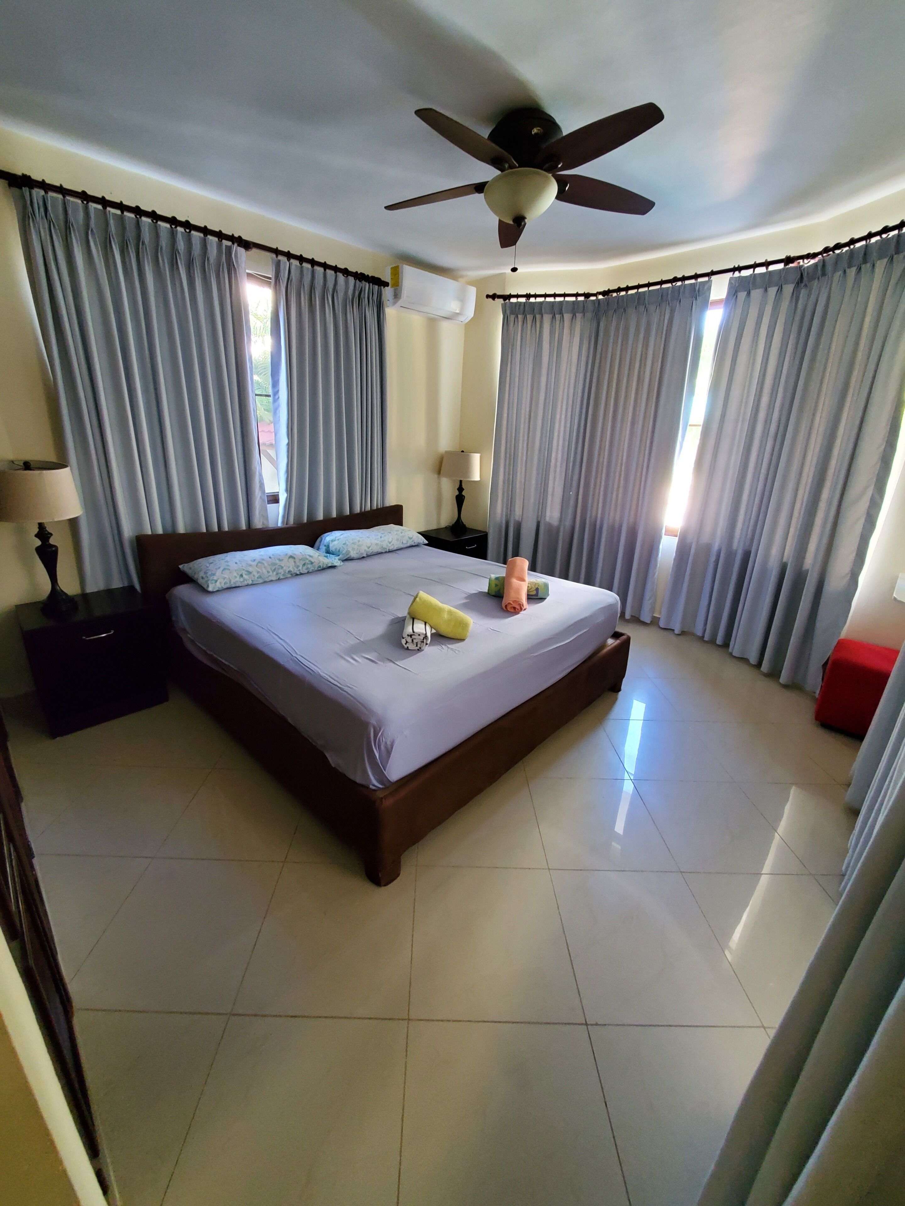 Small Room | Pimennysverhot, ilmainen Wi-Fi, vuodevaatteet