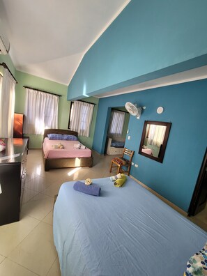 Triple Room | Blackout curtains, free WiFi, bed sheets - B&B Pavillion (Sosúa)