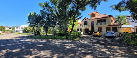 Fachada del alojamiento