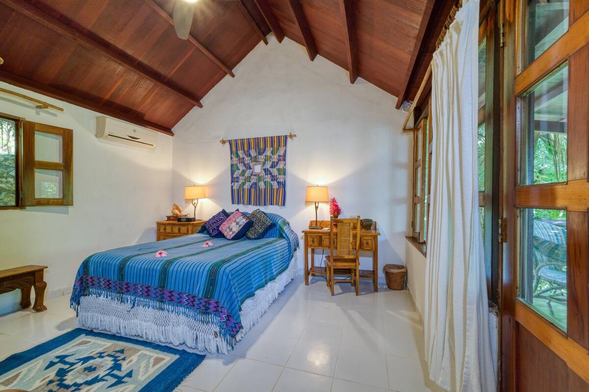 Ropa de cama de alta calidad y minibar 