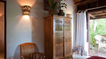Luxe beddengoed, een minibar, een kluis op de kamer, een bureau