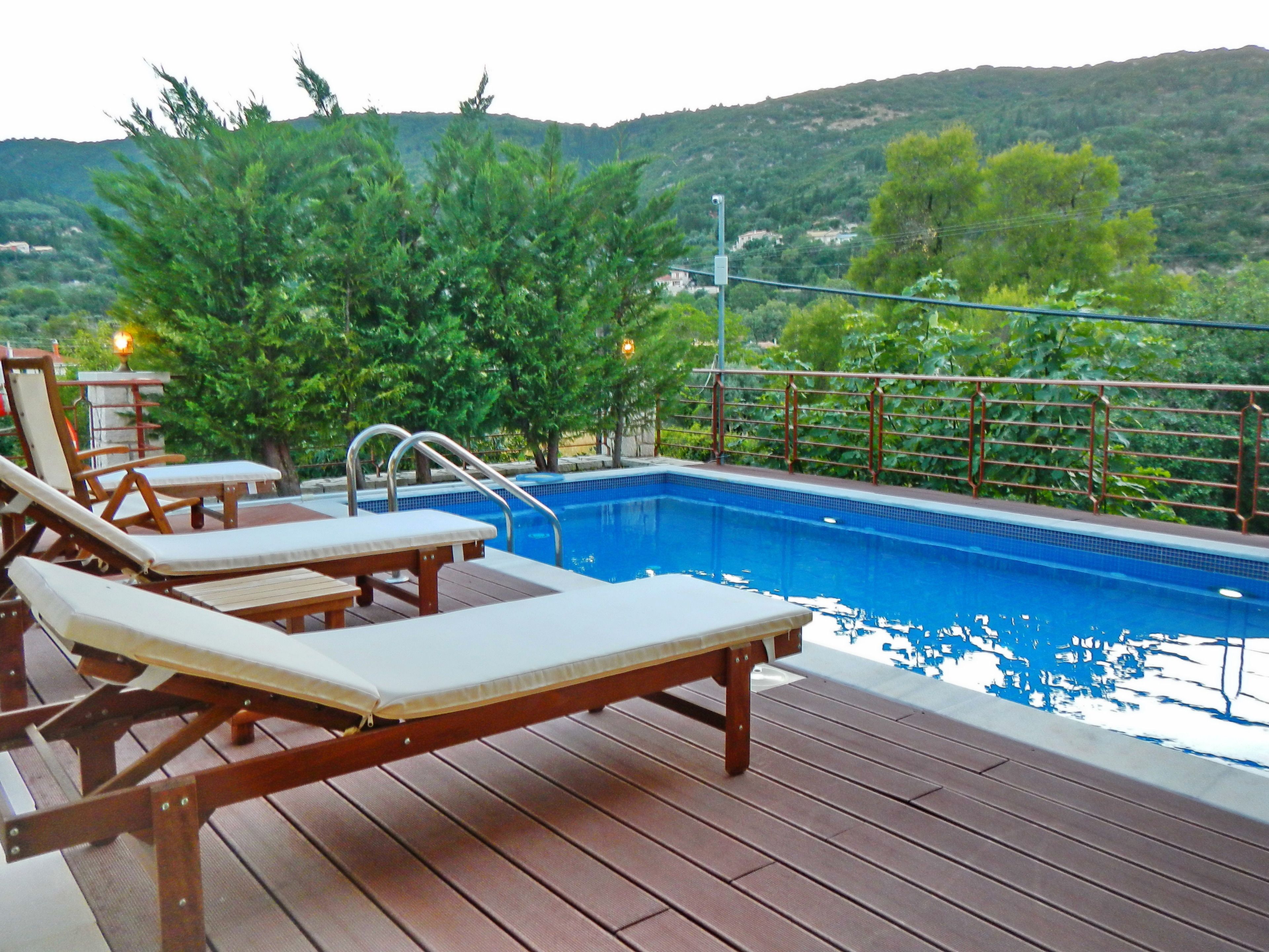 2 piscinas externas, espreguiçadeiras