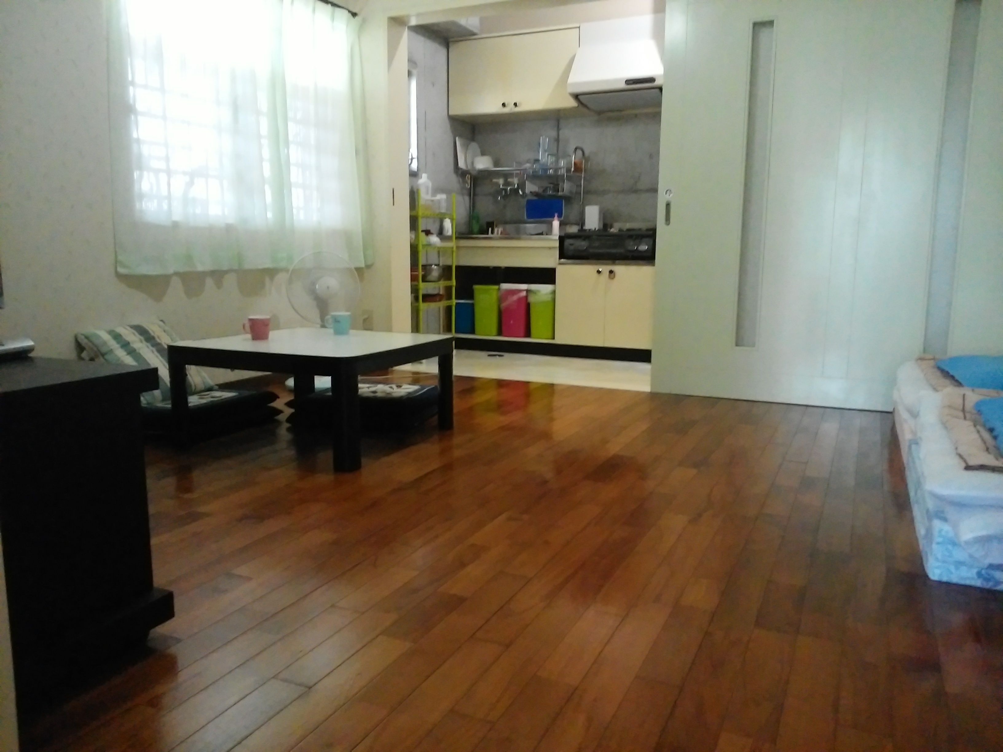 Camera tripla, non fumatori, cucina (1st Floor Private Bath,Toilet) | Una scrivania, ferro/asse da stiro, Wi-Fi gratuito, lenzuola