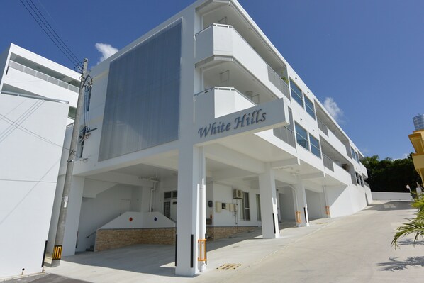 Exterior - White Hills (Tomigusuku)