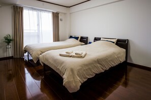 2 bedrooms, blackout drapes, free WiFi - White Hills (Tomigusuku)