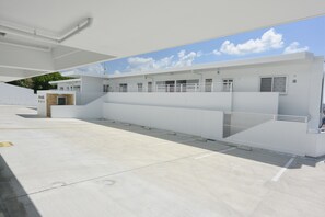 Exterior - White Hills (Tomigusuku)
