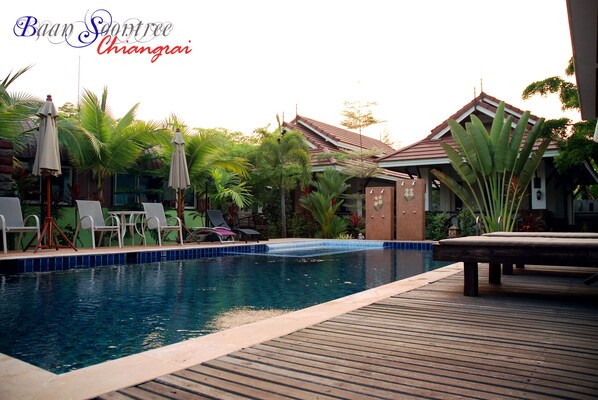Outdoor pool - Baan Soontree Resort (Chiang Rai)