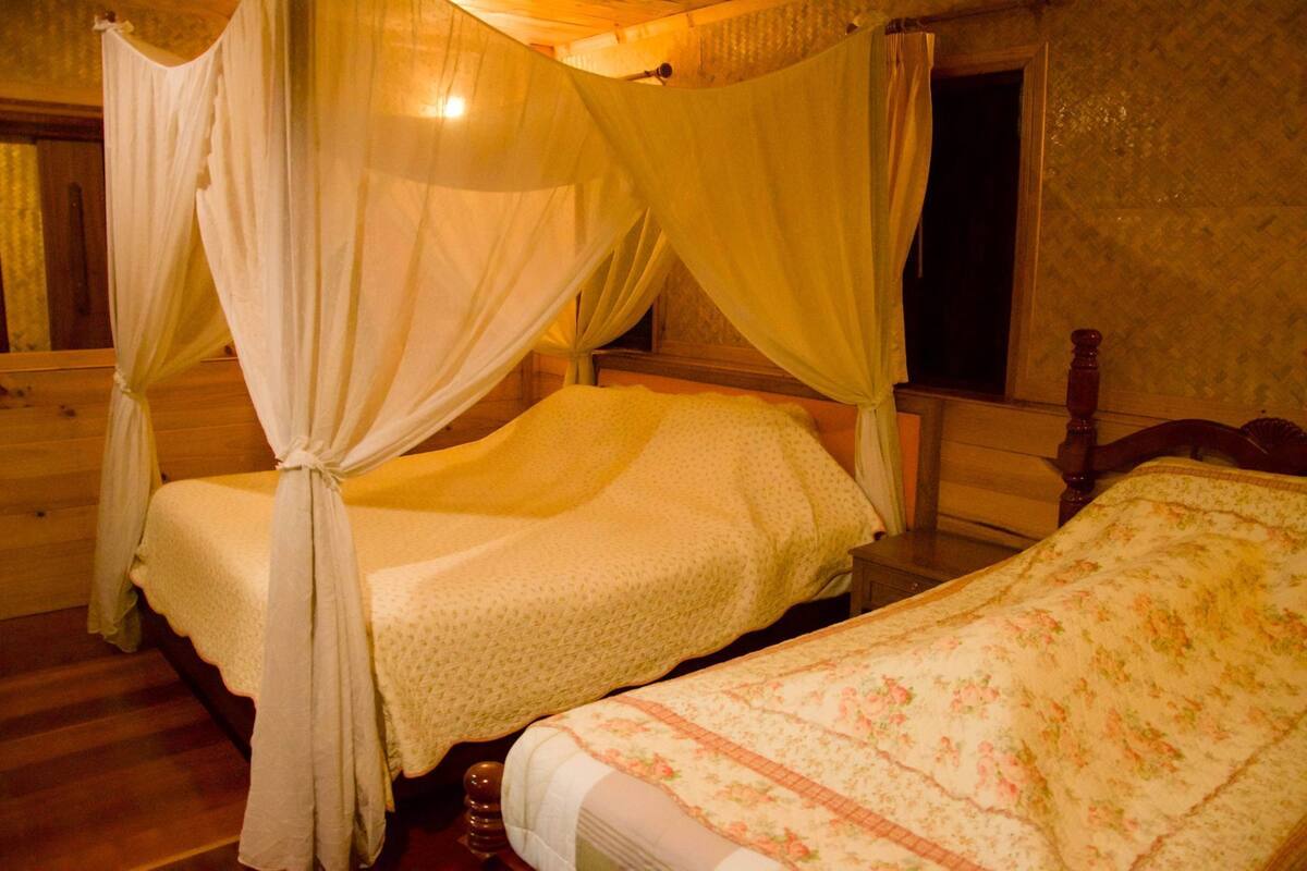 Free minibar items, desk, free WiFi, bed sheets