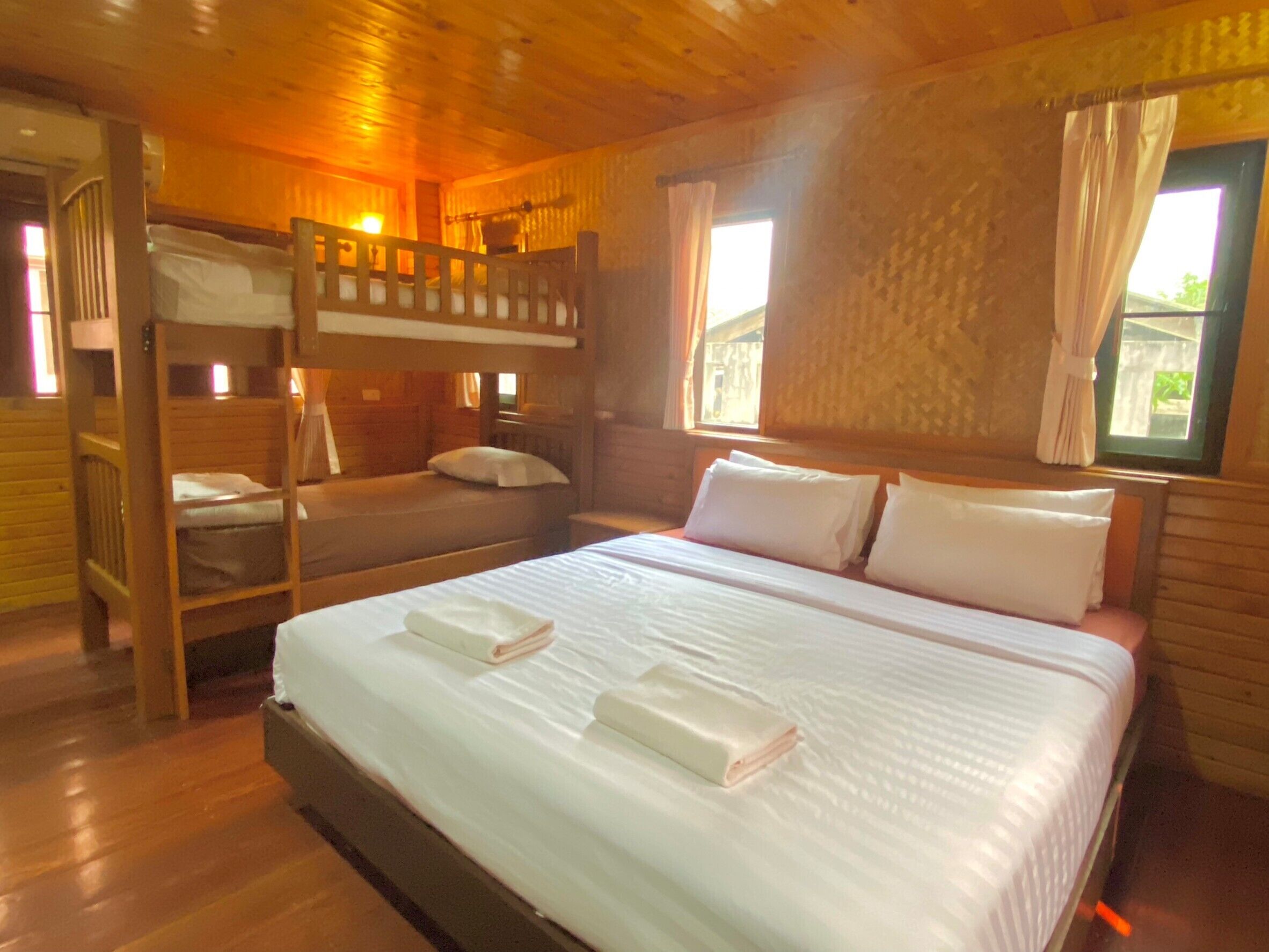 family quadruple room | free minibar items, desk, free wifi, bed sheets