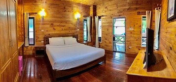 Artículos del minibar gratis, escritorio, wifi gratis y ropa de cama 