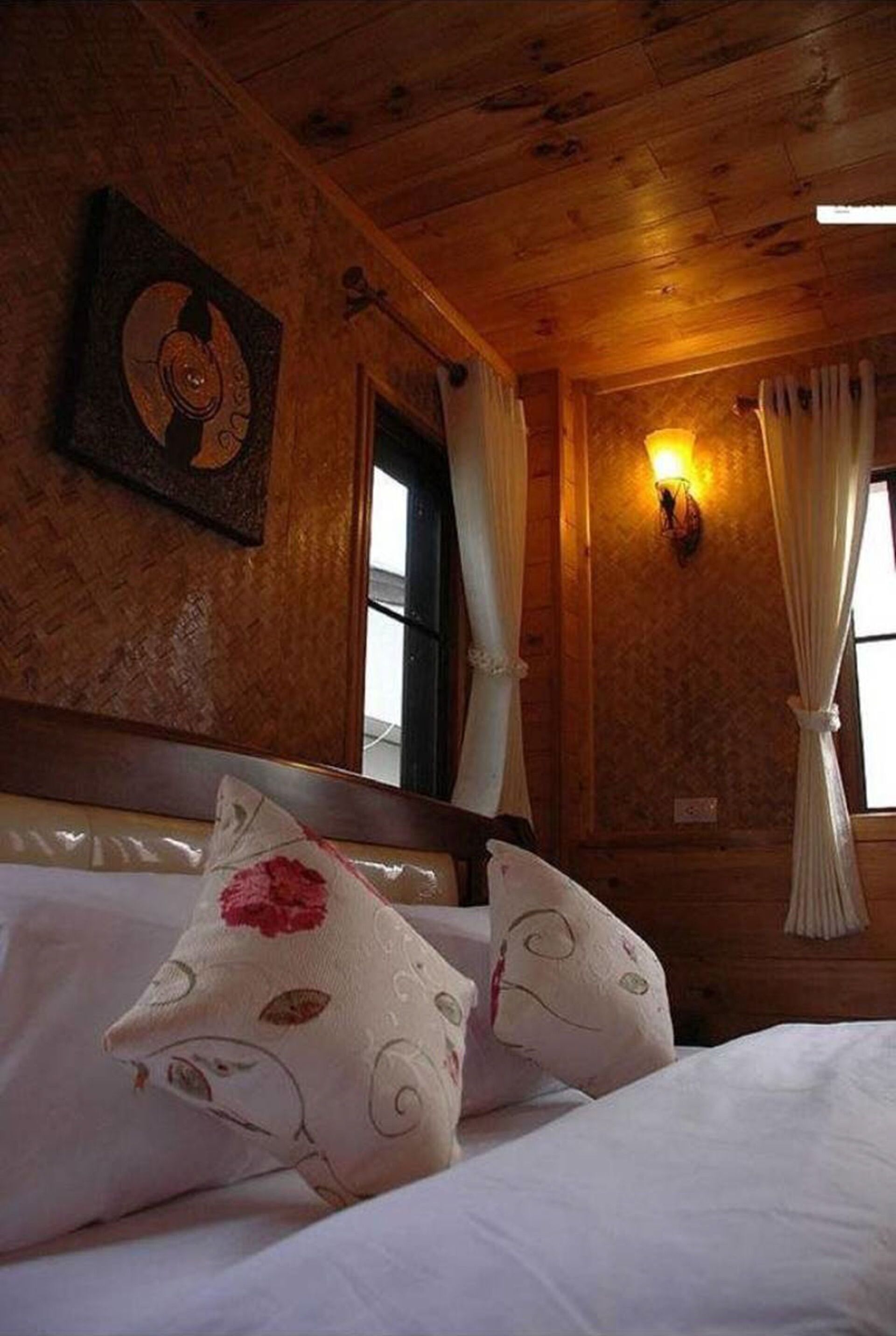 Free minibar items, desk, free WiFi, bed sheets