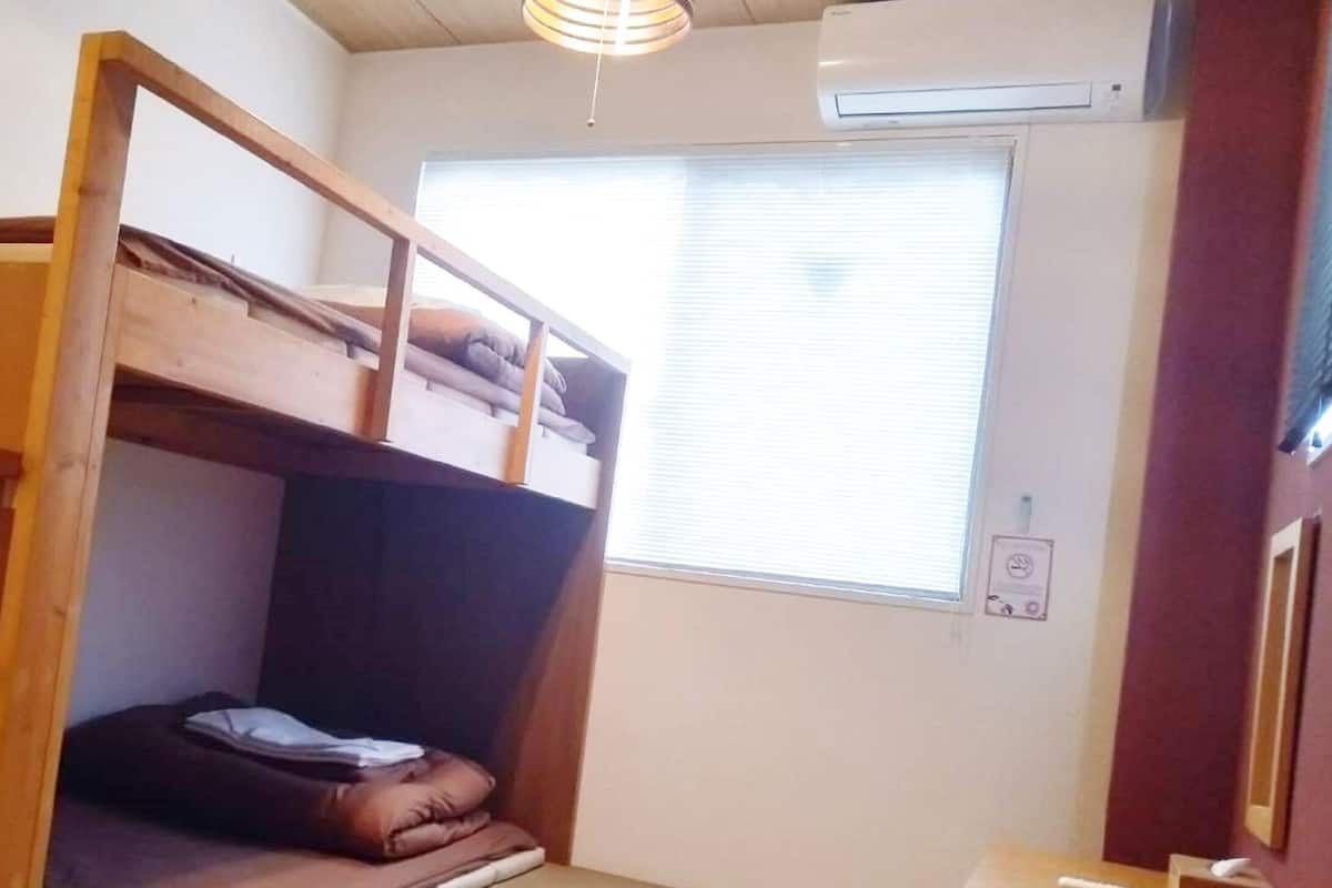 Single Room, Shared Bathroom (Check in before 10pm) | Down duvets, free WiFi, bed sheets