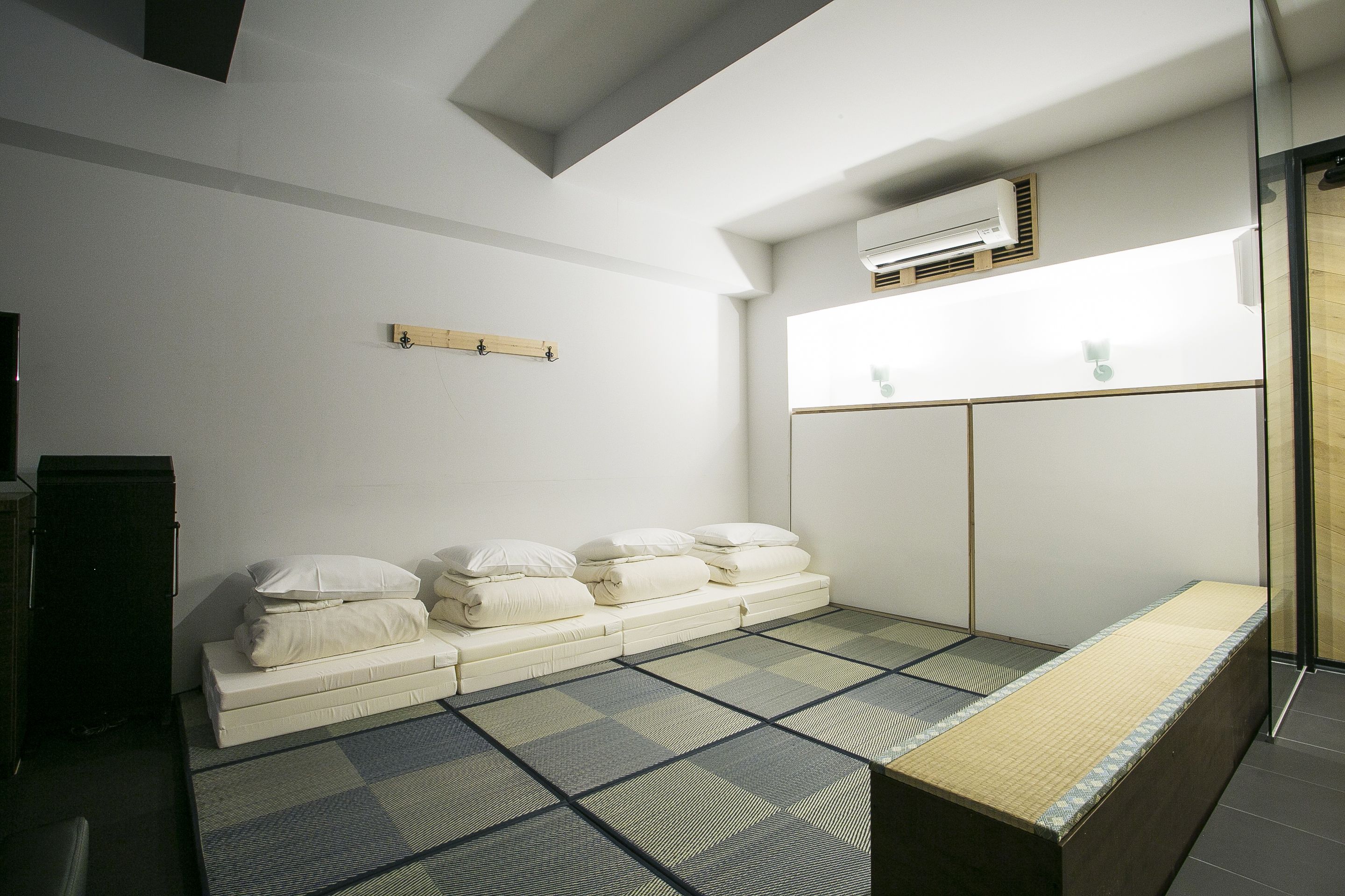 japanese room tatami, 4 futon (adults up to 5 guests, children up to 3 guests) | living area | flat-screen tv