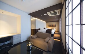 Coffres-forts dans les chambres, décoration personnalisée, bureau