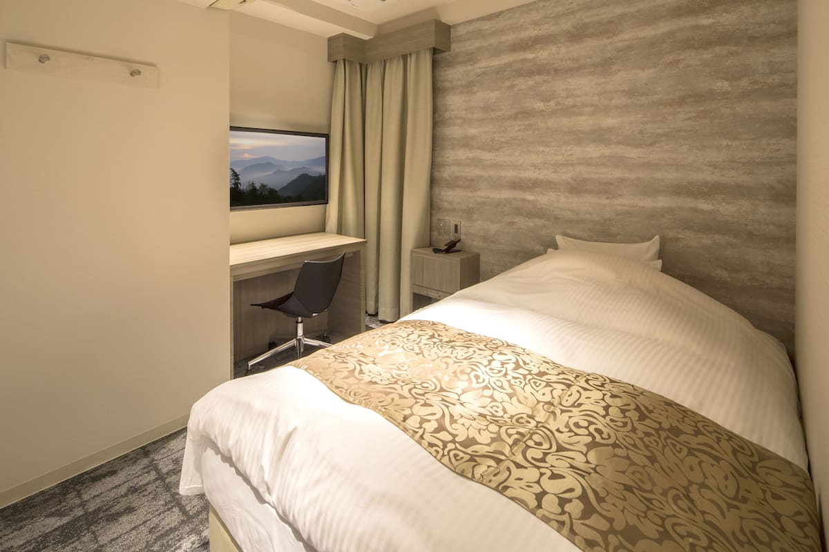 Standard Single Room, Non Smoking | 1 bilik tidur, peti besi dalam bilik, dihias secara berasingan, meja