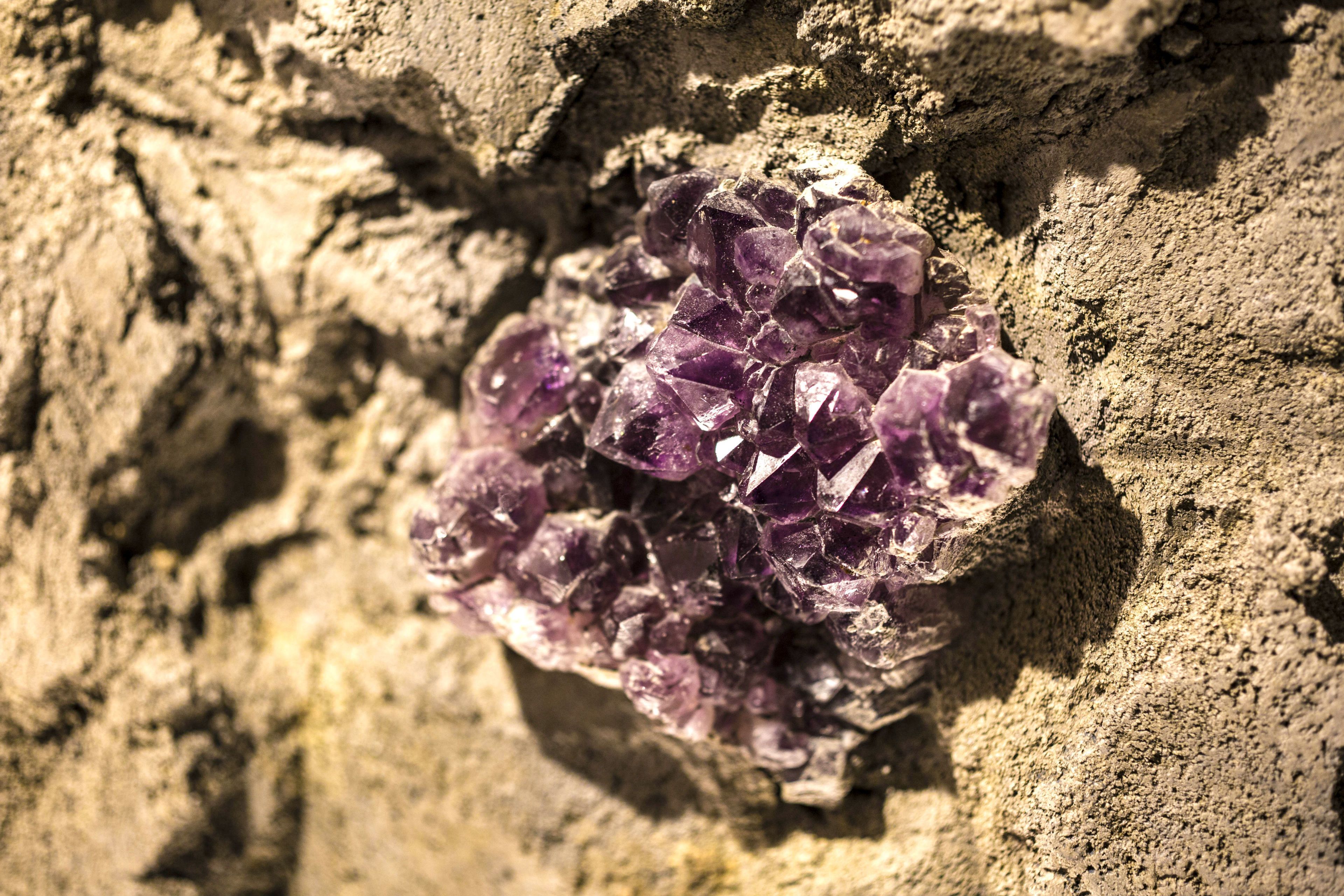 amethyst room 612 | 1 bedroom, in-room safe, individually decorated, desk