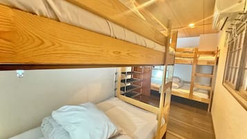 Private room up to 4 guests | Free WiFi, bed sheets