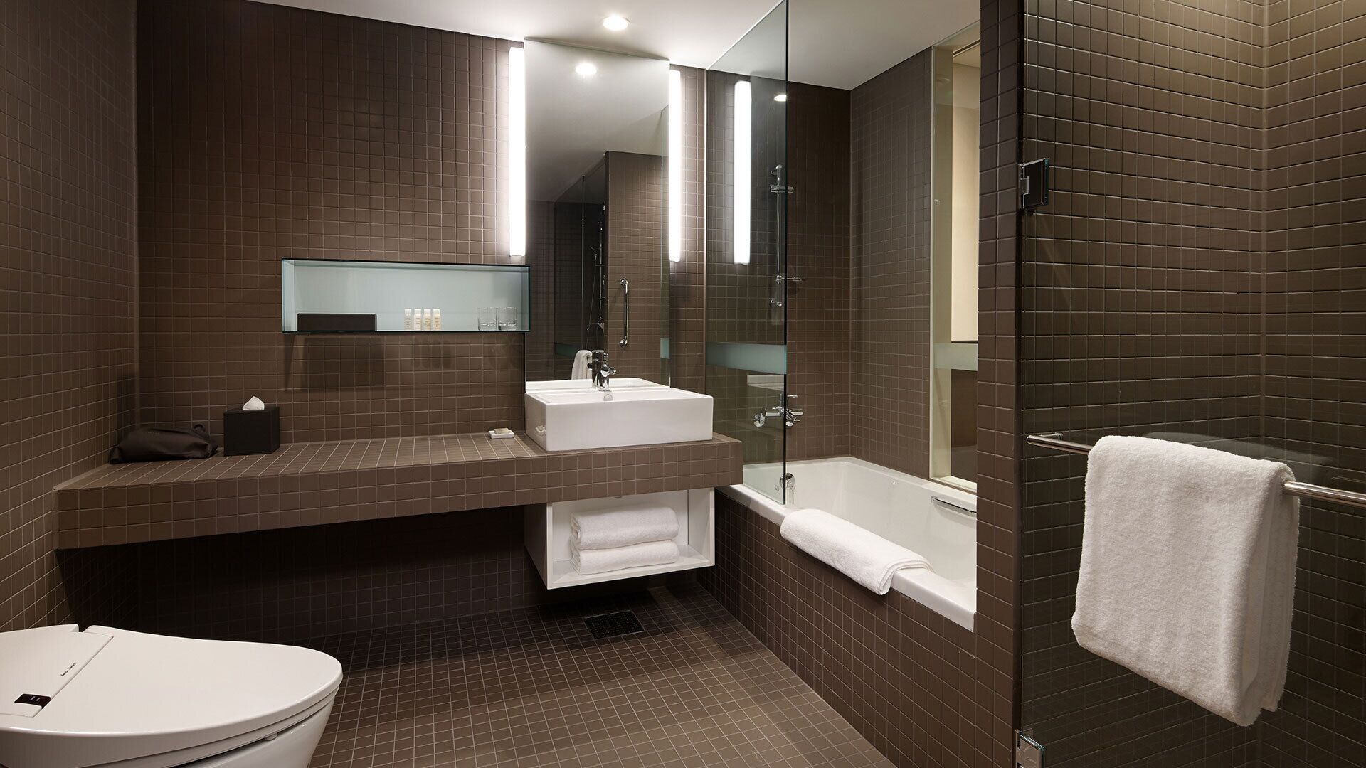 premium bedding, down duvets, in-room safe, desk