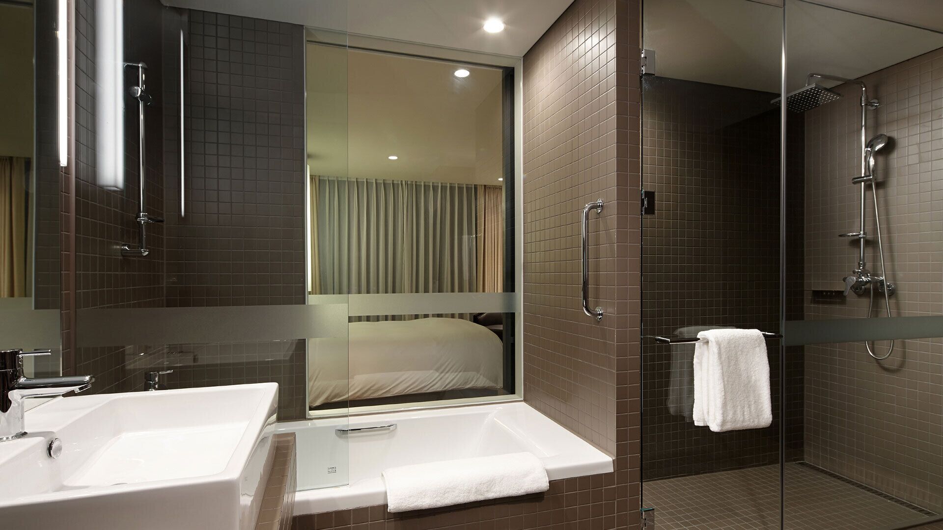 premium bedding, down duvets, in-room safe, desk