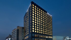 Hochwertige Bettwaren, Daunenbettdecken, Zimmersafe, Schreibtisch