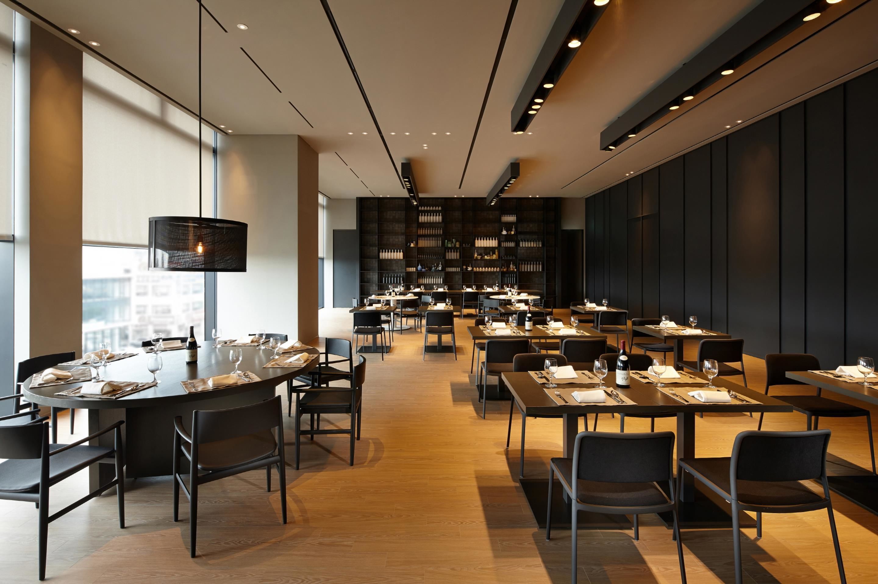 Breakfast, lunch and dinner served