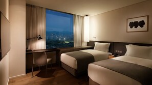 Premium bedding, down duvets, in-room safe, desk - Shilla Stay Cheonan (Cheonan)
