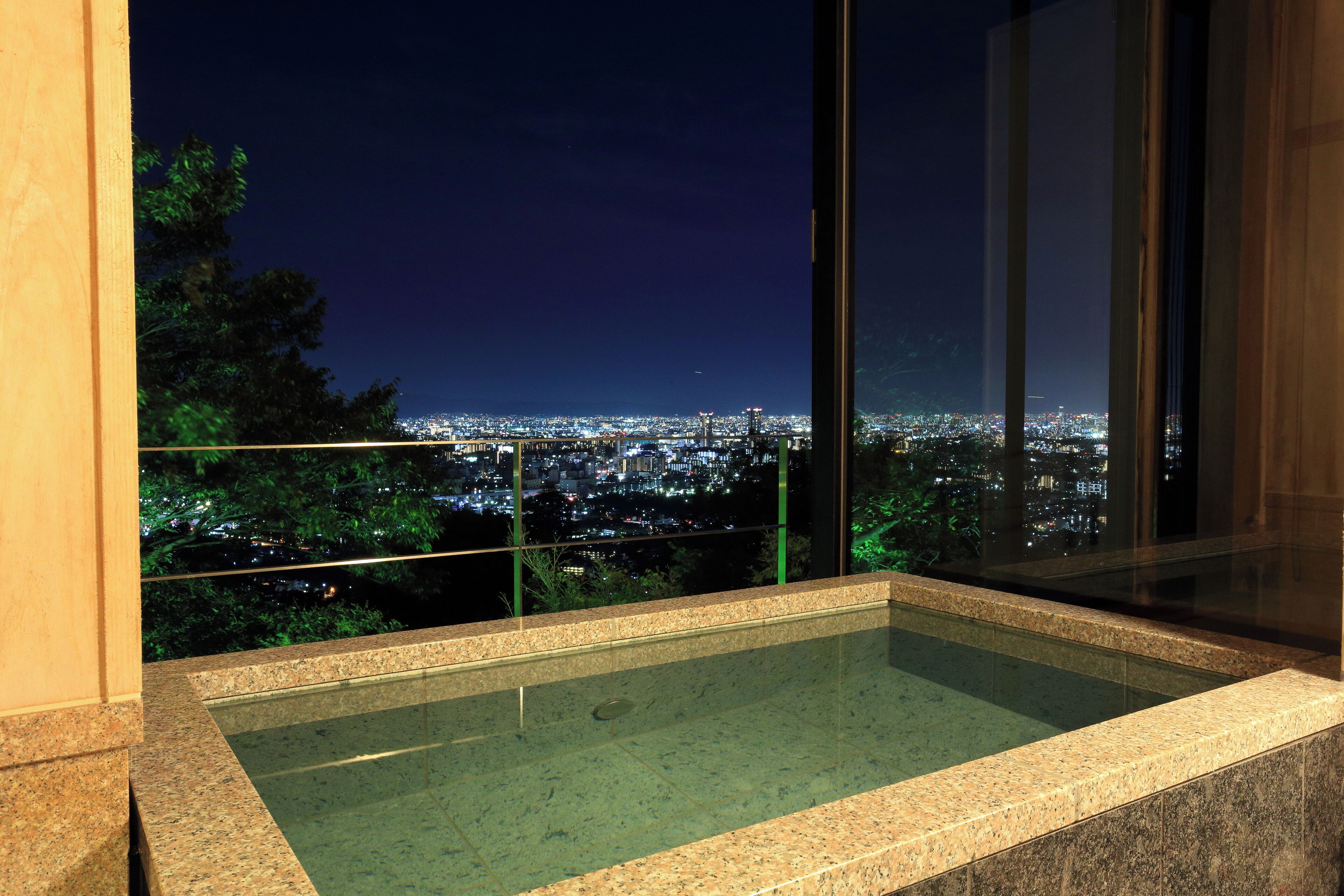 奢华双床房, 私人浴室, 城市景观 | 浴室 | 吹风机、电子马桶