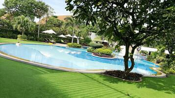 2 outdoor pools, sun loungers