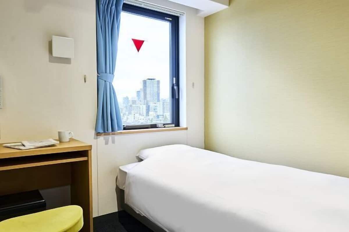 1 bedroom, premium bedding, desk, iron/ironing board