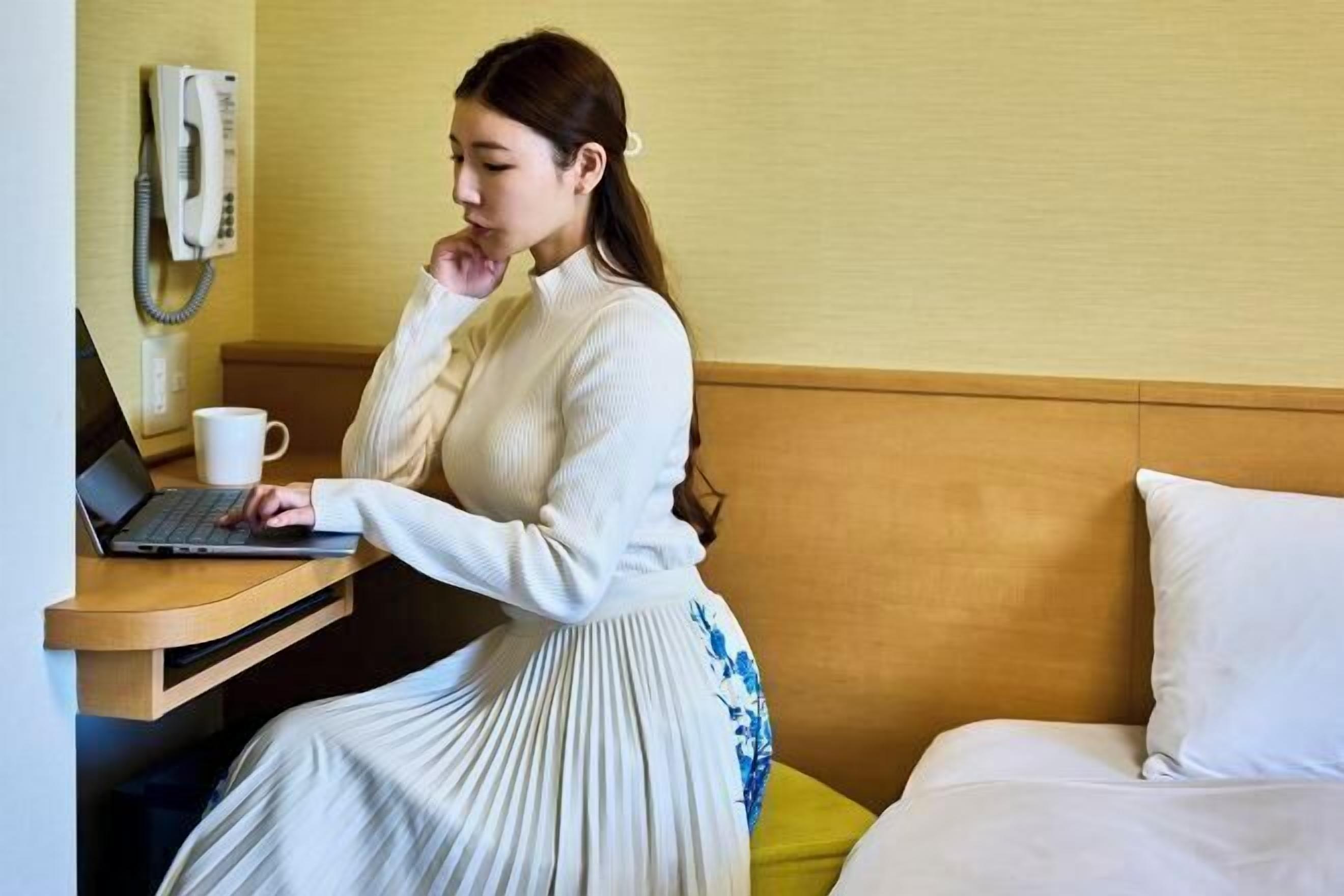 Premium bedding, desk, iron/ironing board, free WiFi
