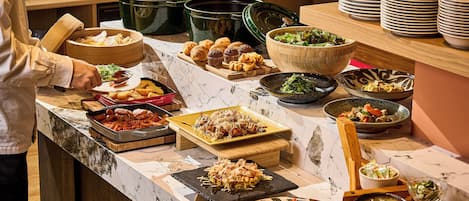 Esmorzar diari d'estil bufet (2000 JPY per persona)