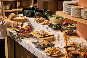 Café da manhã com buffet todos os dias mediante uma taxa