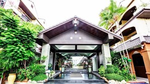 Pintu masuk hartanah