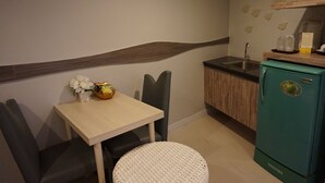 Suite Double | Living area | 32-inch LED TV with satellite channels, TV - SF Biz Hotel (Khon Kaen)